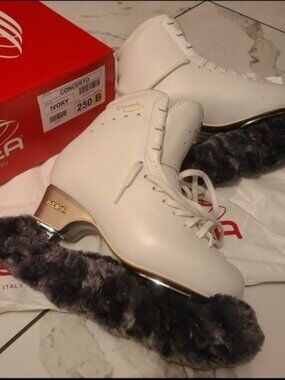 Edea Concerto Boots 250B & Coronation Ace Blades